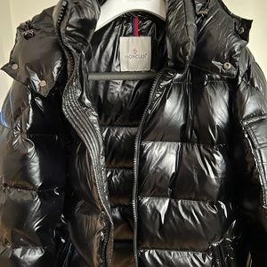 Moncler Maya Black sz 4 (large) NEW